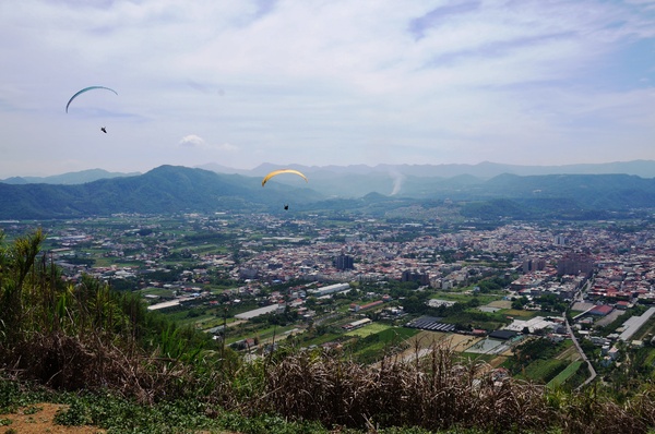 虎頭山山頂觀景公園：[南投埔里] 飛行傘基地 - 迎風翱翔吧!