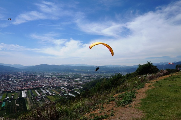 虎頭山山頂觀景公園：[南投埔里] 飛行傘基地 - 迎風翱翔吧!