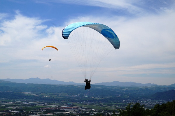 虎頭山山頂觀景公園：[南投埔里] 飛行傘基地 - 迎風翱翔吧!