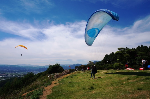 虎頭山山頂觀景公園：[南投埔里] 飛行傘基地 - 迎風翱翔吧!