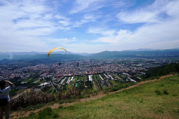 虎頭山山頂觀景公園：[南投埔里] 飛行傘基地 - 迎風翱翔吧!
