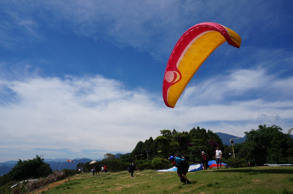 虎頭山山頂觀景公園：[南投埔里] 飛行傘基地 - 迎風翱翔吧!