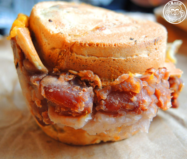 太極鰲車輪餅：呷飽祙【新北板橋･太極鱉車輪餅】排隊爆漿紅豆餅