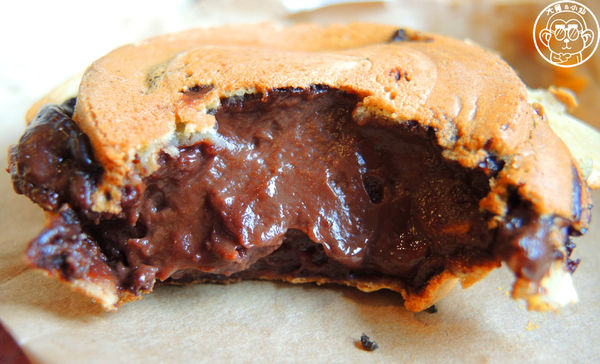 太極鰲車輪餅：呷飽祙【新北板橋･太極鱉車輪餅】排隊爆漿紅豆餅