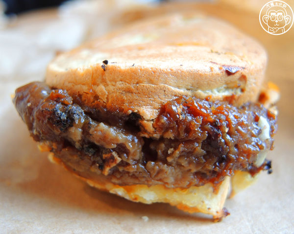 太極鰲車輪餅：呷飽祙【新北板橋･太極鱉車輪餅】排隊爆漿紅豆餅