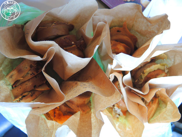 太極鰲車輪餅：呷飽祙【新北板橋･太極鱉車輪餅】排隊爆漿紅豆餅