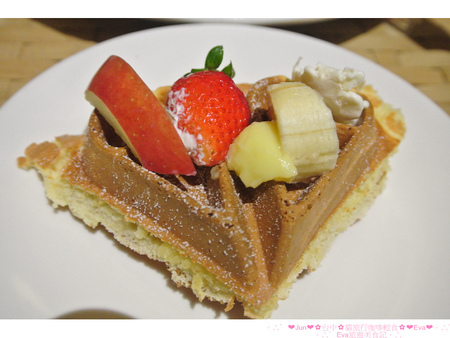 八里水岸四季景觀餐廳：【食記】oO。o○。台北　八里　八里水岸四季景觀餐廳　下午茶　排餐　鬆餅　包廂　海邊　景觀　駐唱　峇里島　浪漫海景景觀餐廳，想耍浪漫的男生，趕快帶女朋友來～　oO。o○。　