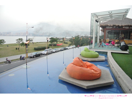 八里水岸四季景觀餐廳：【食記】oO。o○。台北　八里　八里水岸四季景觀餐廳　下午茶　排餐　鬆餅　包廂　海邊　景觀　駐唱　峇里島　浪漫海景景觀餐廳，想耍浪漫的男生，趕快帶女朋友來～　oO。o○。　