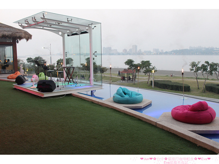 八里水岸四季景觀餐廳：【食記】oO。o○。台北　八里　八里水岸四季景觀餐廳　下午茶　排餐　鬆餅　包廂　海邊　景觀　駐唱　峇里島　浪漫海景景觀餐廳，想耍浪漫的男生，趕快帶女朋友來～　oO。o○。　