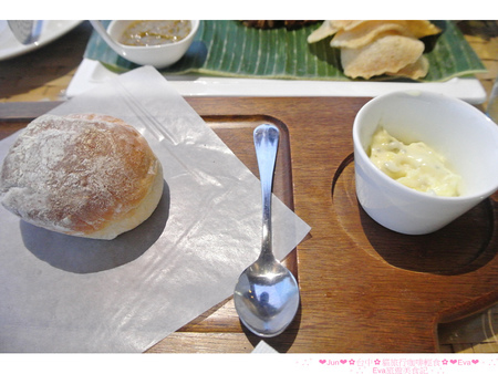 八里水岸四季景觀餐廳：【食記】oO。o○。台北　八里　八里水岸四季景觀餐廳　下午茶　排餐　鬆餅　包廂　海邊　景觀　駐唱　峇里島　浪漫海景景觀餐廳，想耍浪漫的男生，趕快帶女朋友來～　oO。o○。　