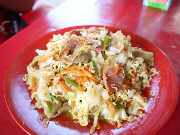 合泉平價中心：合泉平價小吃-狗蛋 香蛋 炒泡麵 口口都是媽媽的味道