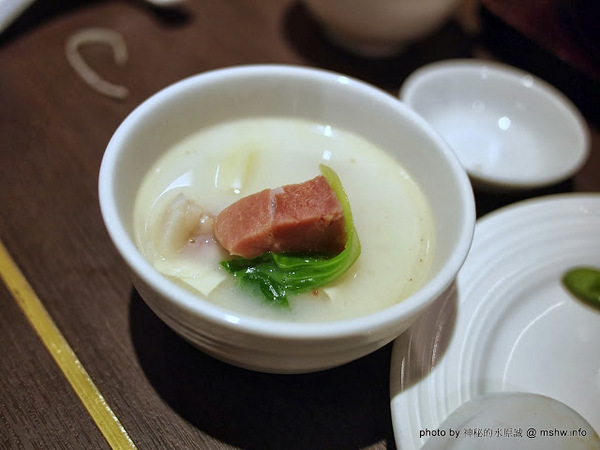 高記小團圓(松山菸廠誠品):【食記】不愧是招牌!一吃就停不了的上海鐵鍋生煎包囧 @ 台北信義誠品生活-高記小團圓-Kao Chi-浙滬美饌上海點心