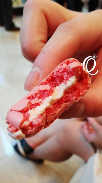 Laduree(台北微風店)：馬卡龍界中的LV~~法國Laduree Macaron．台北微風店