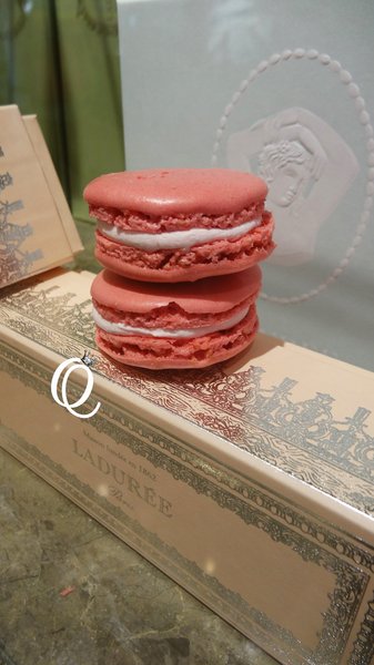 Laduree(台北微風店)：馬卡龍界中的LV~~法國Laduree Macaron．台北微風店