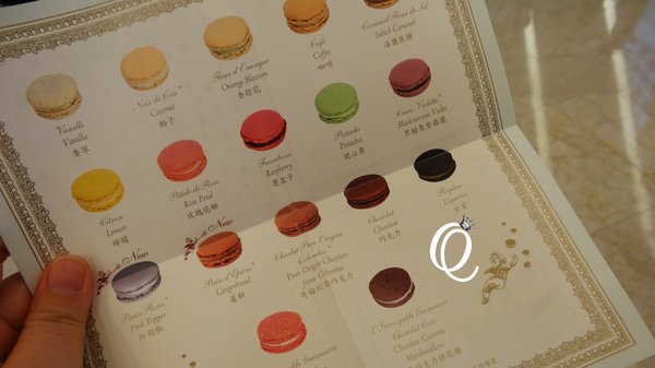 Laduree(台北微風店)：馬卡龍界中的LV~~法國Laduree Macaron．台北微風店