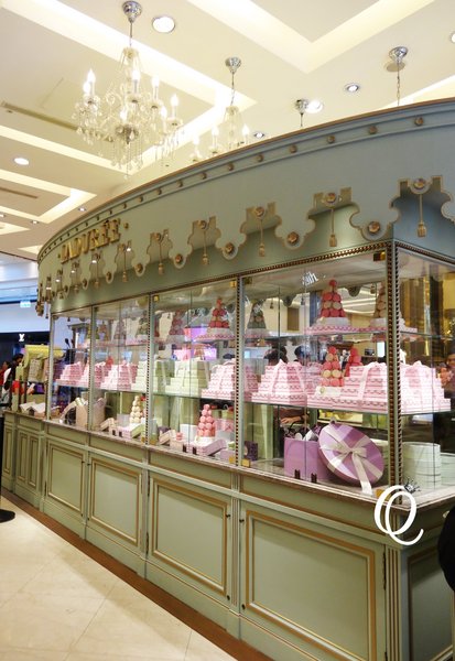 Laduree(台北微風店)：馬卡龍界中的LV~~法國Laduree Macaron．台北微風店