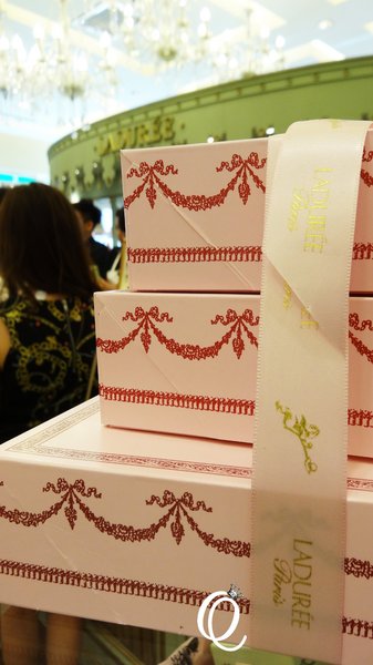 Laduree(台北微風店)：馬卡龍界中的LV~~法國Laduree Macaron．台北微風店