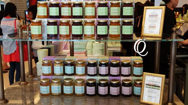 Laduree(台北微風店)：馬卡龍界中的LV~~法國Laduree Macaron．台北微風店