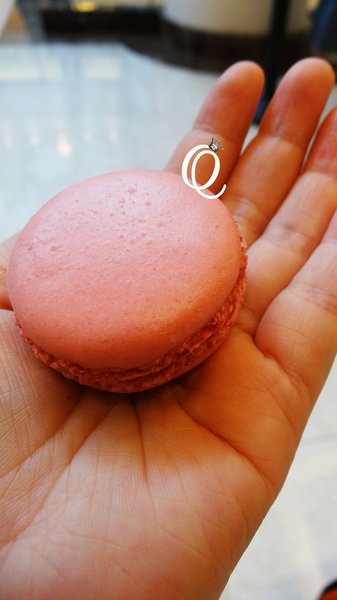 Laduree(台北微風店)：馬卡龍界中的LV~~法國Laduree Macaron．台北微風店