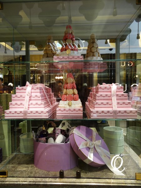 Laduree(台北微風店)：馬卡龍界中的LV~~法國Laduree Macaron．台北微風店
