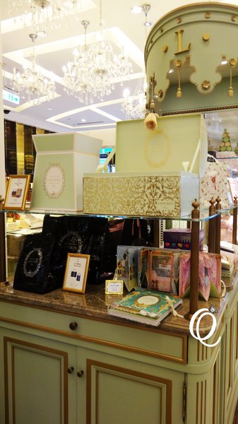 Laduree(台北微風店)：馬卡龍界中的LV~~法國Laduree Macaron．台北微風店