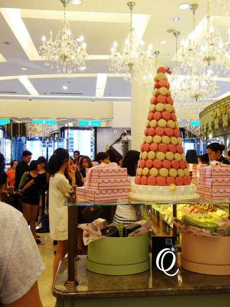 Laduree(台北微風店)：馬卡龍界中的LV~~法國Laduree Macaron．台北微風店