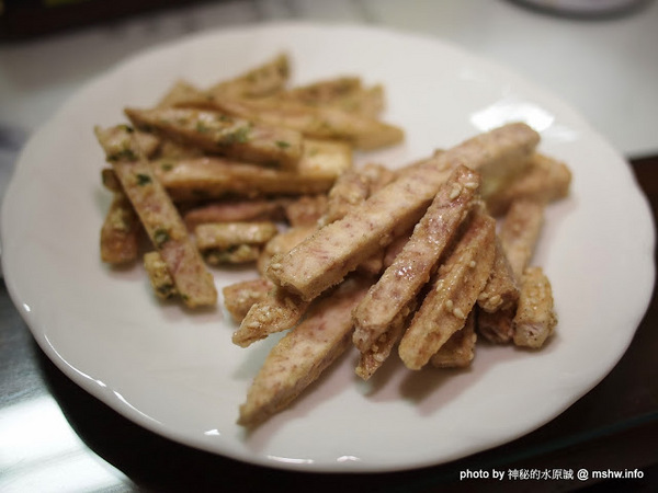 阿聰師芋頭酥糕餅(台中秋紅谷館):【食記】台中西屯-阿聰師芋頭酥糕餅/台中秋紅谷館 : 微甜不膩的細緻口感,有八卦味道的大甲龍捲風!?
