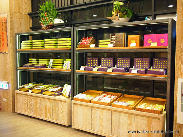 阿聰師芋頭酥糕餅(台中秋紅谷館):【食記】台中西屯-阿聰師芋頭酥糕餅/台中秋紅谷館 : 微甜不膩的細緻口感,有八卦味道的大甲龍捲風!?