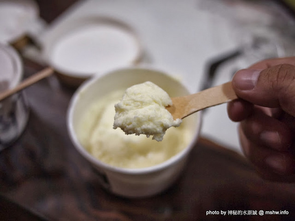 阿聰師芋頭酥糕餅(台中秋紅谷館):【食記】台中西屯-阿聰師芋頭酥糕餅/台中秋紅谷館 : 微甜不膩的細緻口感,有八卦味道的大甲龍捲風!?