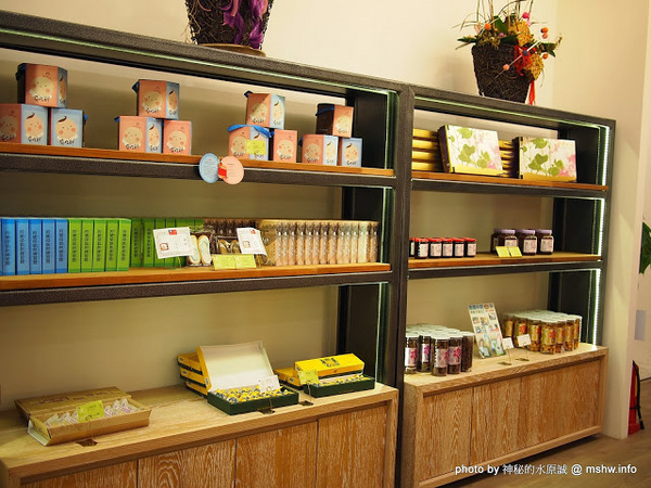 阿聰師芋頭酥糕餅(台中秋紅谷館):【食記】台中西屯-阿聰師芋頭酥糕餅/台中秋紅谷館 : 微甜不膩的細緻口感,有八卦味道的大甲龍捲風!?