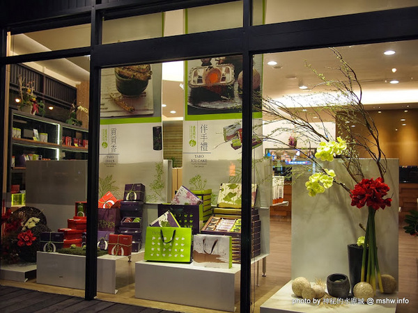 阿聰師芋頭酥糕餅(台中秋紅谷館):【食記】台中西屯-阿聰師芋頭酥糕餅/台中秋紅谷館 : 微甜不膩的細緻口感,有八卦味道的大甲龍捲風!?