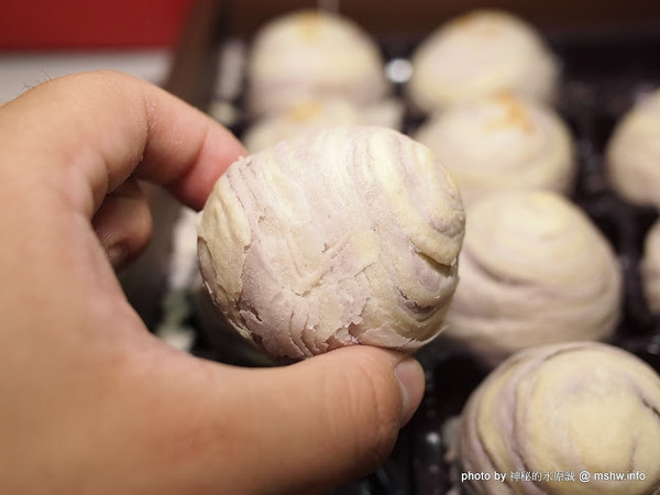 阿聰師芋頭酥糕餅(台中秋紅谷館):【食記】台中西屯-阿聰師芋頭酥糕餅/台中秋紅谷館 : 微甜不膩的細緻口感,有八卦味道的大甲龍捲風!?