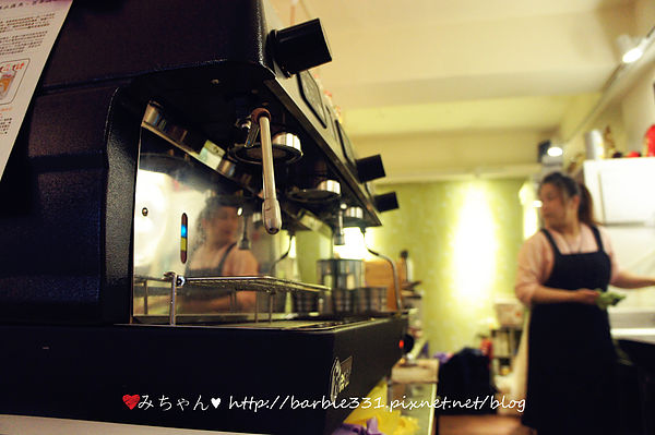 Sam咖啡小館：♥吃吧~台北ღ松山區♥初訪 小店高品質!!超Cute拉花咖啡~好療癒!!☆Sam 咖啡☆ (動物友善、捷運、下午茶)