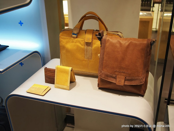 PIQUADRO頂級皮革(誠品信義)：【生活】帥氣紮實的皮件作工! 義大利工匠手工縫製實演 @ 台北信義-誠品信義旗艦店-PIQUADRO頂級皮革