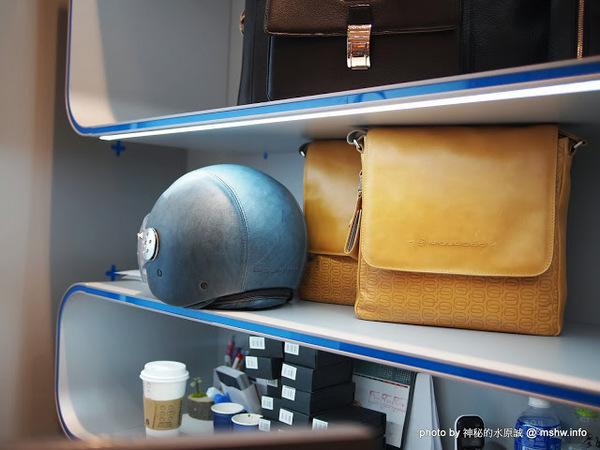 PIQUADRO頂級皮革(誠品信義)：【生活】帥氣紮實的皮件作工! 義大利工匠手工縫製實演 @ 台北信義-誠品信義旗艦店-PIQUADRO頂級皮革