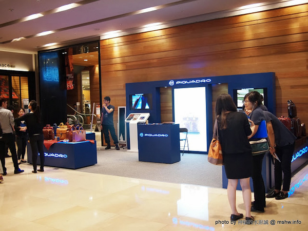 PIQUADRO頂級皮革(誠品信義)：【生活】帥氣紮實的皮件作工! 義大利工匠手工縫製實演 @ 台北信義-誠品信義旗艦店-PIQUADRO頂級皮革