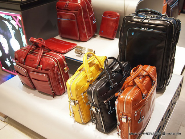 PIQUADRO頂級皮革(誠品信義)：【生活】帥氣紮實的皮件作工! 義大利工匠手工縫製實演 @ 台北信義-誠品信義旗艦店-PIQUADRO頂級皮革