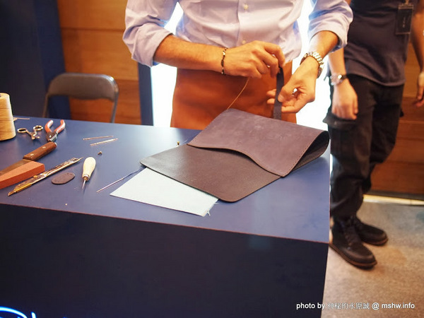 PIQUADRO頂級皮革(誠品信義)：【生活】帥氣紮實的皮件作工! 義大利工匠手工縫製實演 @ 台北信義-誠品信義旗艦店-PIQUADRO頂級皮革