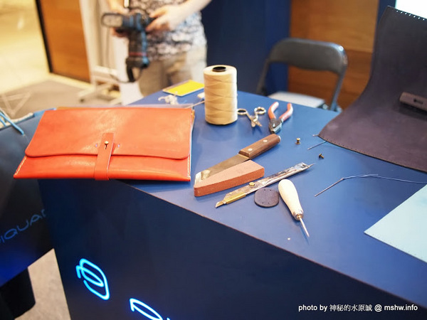 PIQUADRO頂級皮革(誠品信義)：【生活】帥氣紮實的皮件作工! 義大利工匠手工縫製實演 @ 台北信義-誠品信義旗艦店-PIQUADRO頂級皮革