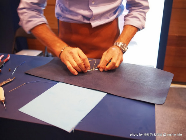 PIQUADRO頂級皮革(誠品信義)：【生活】帥氣紮實的皮件作工! 義大利工匠手工縫製實演 @ 台北信義-誠品信義旗艦店-PIQUADRO頂級皮革