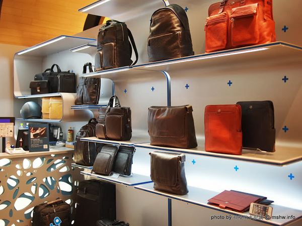 PIQUADRO頂級皮革(誠品信義)：【生活】帥氣紮實的皮件作工! 義大利工匠手工縫製實演 @ 台北信義-誠品信義旗艦店-PIQUADRO頂級皮革