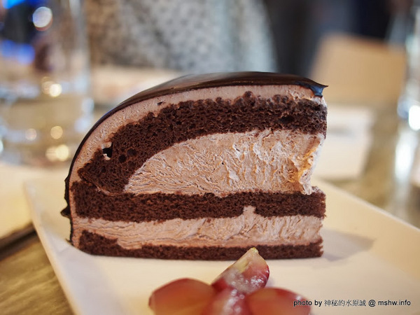 PIQUADRO頂級皮革(誠品信義)：【生活】帥氣紮實的皮件作工! 義大利工匠手工縫製實演 @ 台北信義-誠品信義旗艦店-PIQUADRO頂級皮革