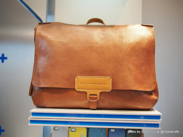 PIQUADRO頂級皮革(誠品信義)：【生活】帥氣紮實的皮件作工! 義大利工匠手工縫製實演 @ 台北信義-誠品信義旗艦店-PIQUADRO頂級皮革