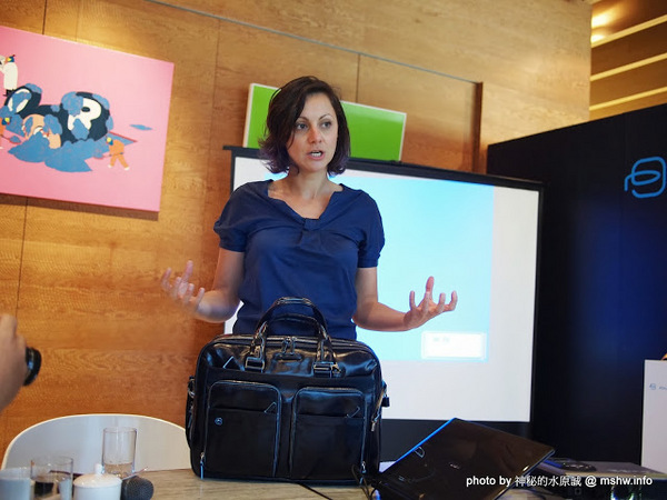 PIQUADRO頂級皮革(誠品信義)：【生活】帥氣紮實的皮件作工! 義大利工匠手工縫製實演 @ 台北信義-誠品信義旗艦店-PIQUADRO頂級皮革