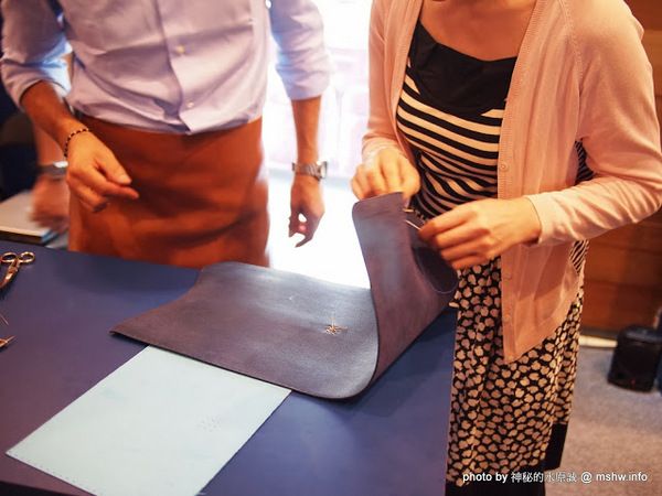 PIQUADRO頂級皮革(誠品信義)：【生活】帥氣紮實的皮件作工! 義大利工匠手工縫製實演 @ 台北信義-誠品信義旗艦店-PIQUADRO頂級皮革