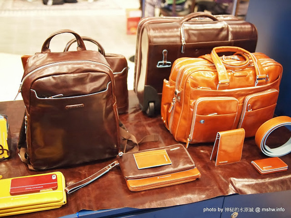 PIQUADRO頂級皮革(誠品信義)：【生活】帥氣紮實的皮件作工! 義大利工匠手工縫製實演 @ 台北信義-誠品信義旗艦店-PIQUADRO頂級皮革