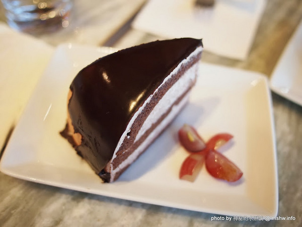 PIQUADRO頂級皮革(誠品信義)：【生活】帥氣紮實的皮件作工! 義大利工匠手工縫製實演 @ 台北信義-誠品信義旗艦店-PIQUADRO頂級皮革