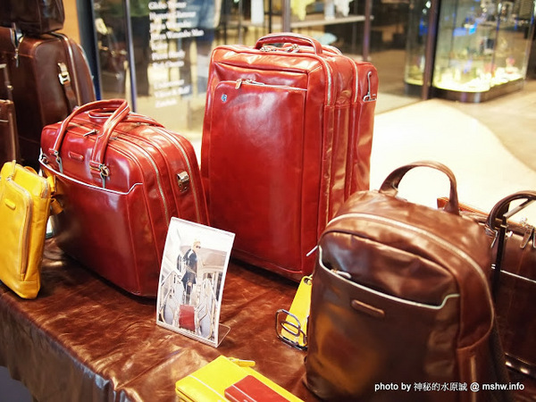 PIQUADRO頂級皮革(誠品信義)：【生活】帥氣紮實的皮件作工! 義大利工匠手工縫製實演 @ 台北信義-誠品信義旗艦店-PIQUADRO頂級皮革