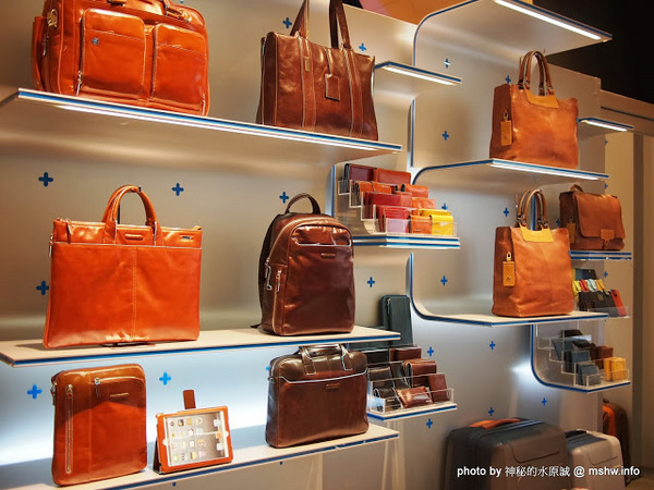 PIQUADRO頂級皮革(誠品信義)：【生活】帥氣紮實的皮件作工! 義大利工匠手工縫製實演 @ 台北信義-誠品信義旗艦店-PIQUADRO頂級皮革