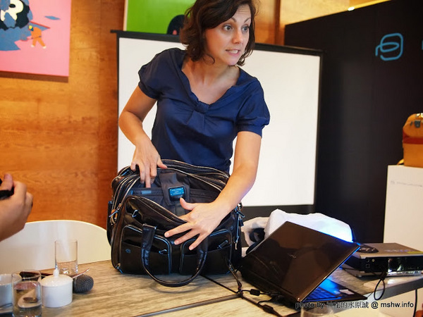 PIQUADRO頂級皮革(誠品信義)：【生活】帥氣紮實的皮件作工! 義大利工匠手工縫製實演 @ 台北信義-誠品信義旗艦店-PIQUADRO頂級皮革